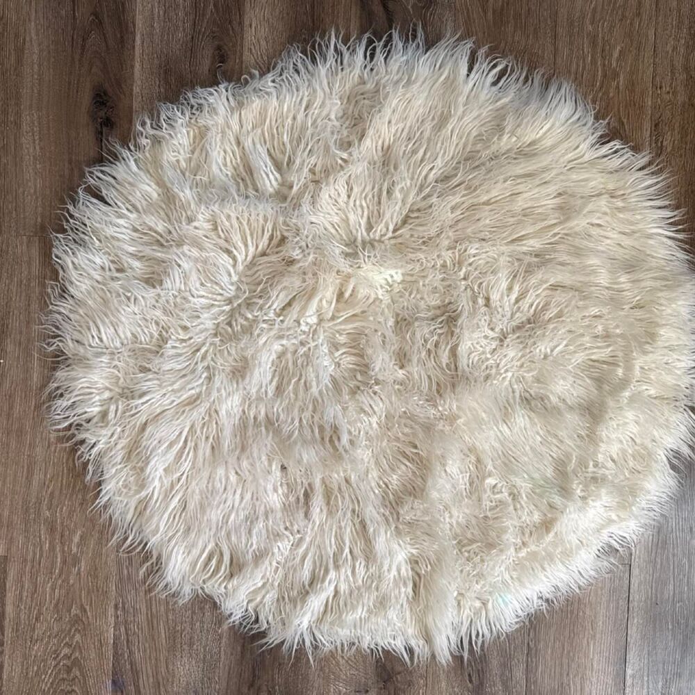 Off white Faux round rug- about 4ft wide